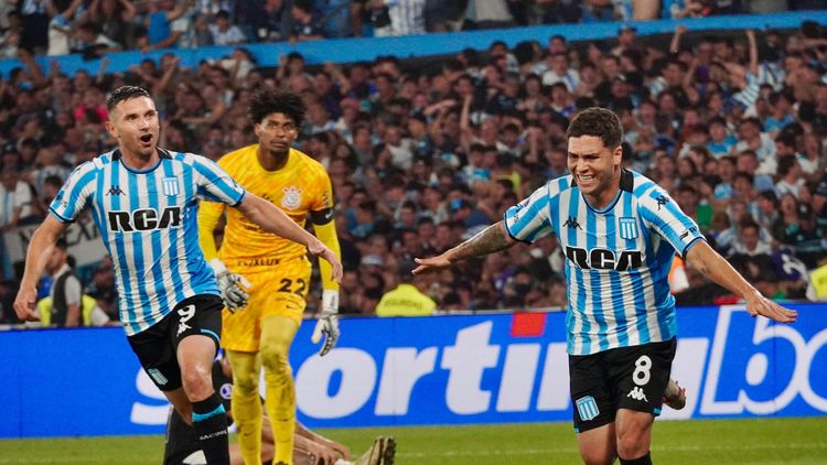 Juanfer Quintero y Adrián Martínez, dos piezas claves para que Racing se ilusione con el título.