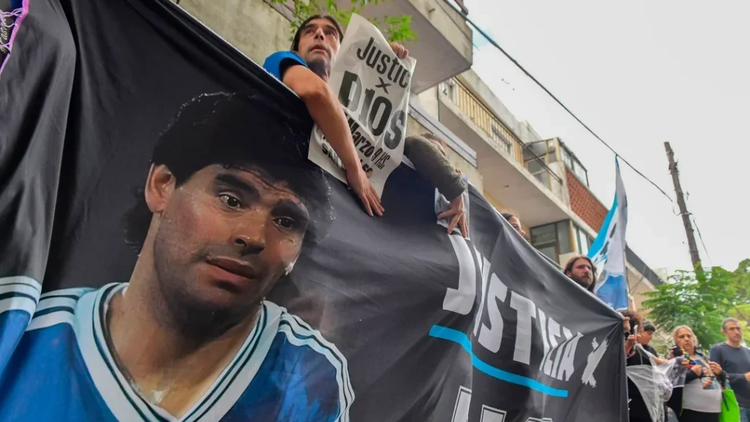 Se sigue pidiendo justicia por el héroe nacional.