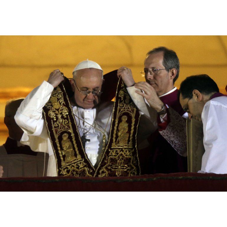Cómo fueron los primeros minutos del nuevo Pontífice
