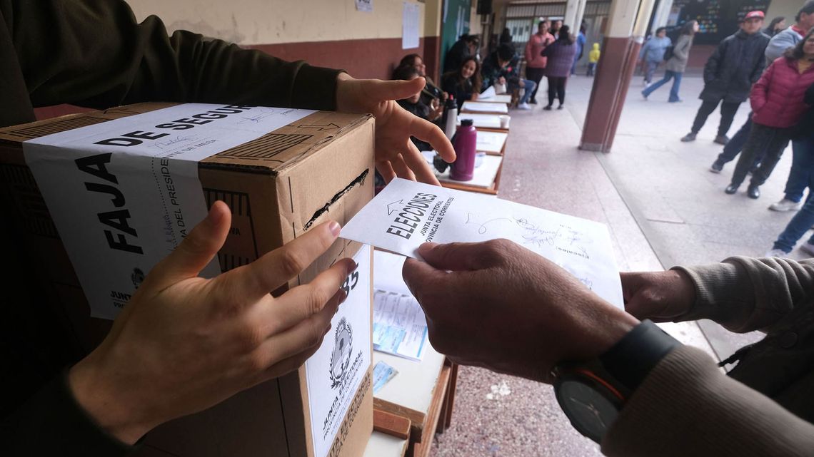 Más de 950.000 correntinos están habilitados para votar este domingo.