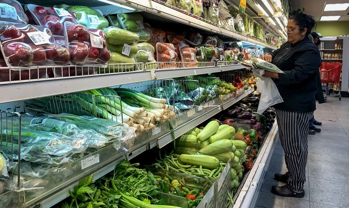 Los alimentos y bebidas aceleraron su crecimiento en la cuarta semana del mes y podrían influir en la inflación.