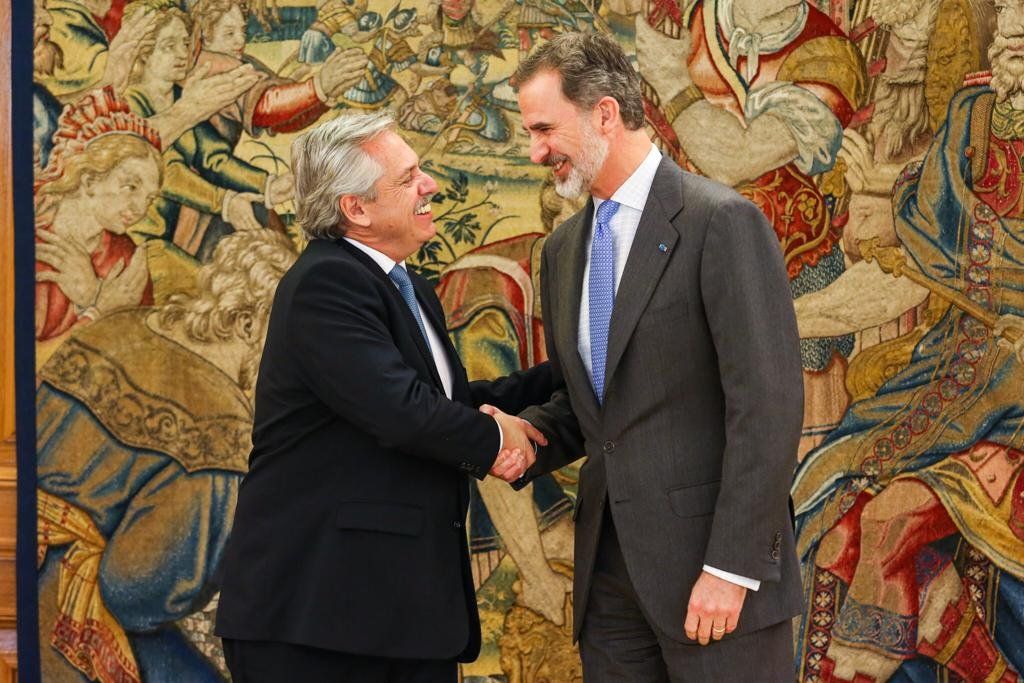 España: Fernández suma el apoyo explícito de Pedro Sánchez a la renegociación de la deuda