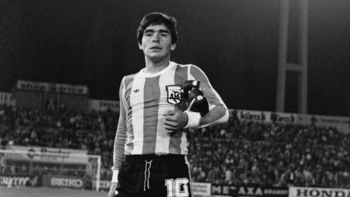Diego Armando Maradona en el campeonato Mundial disputado en Japón.