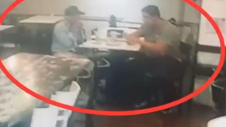 La víctima, Virginio, de 80 años, mientras era engañado en un bar por un integrante de la peligrosa banda.