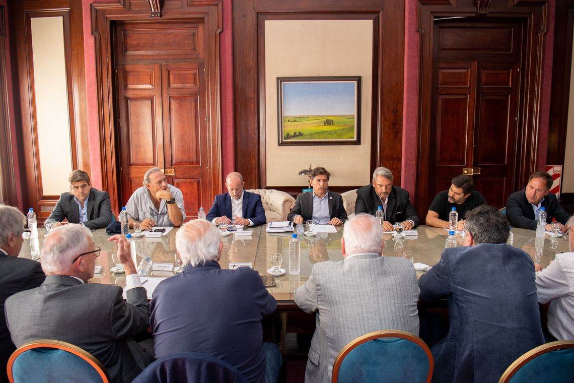 Axel Kicillof y miembros de su Gabinete se reunieron con gremialistas y emrpesarios del transporte