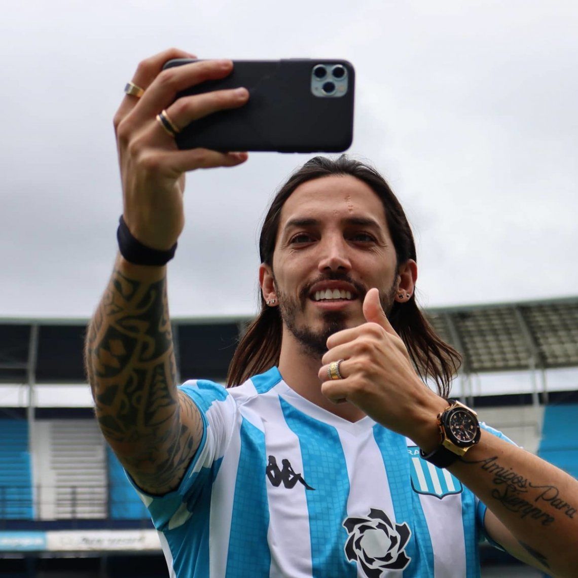 Ezequiel Schelotto llega a Racing tras más de una década en Europa.