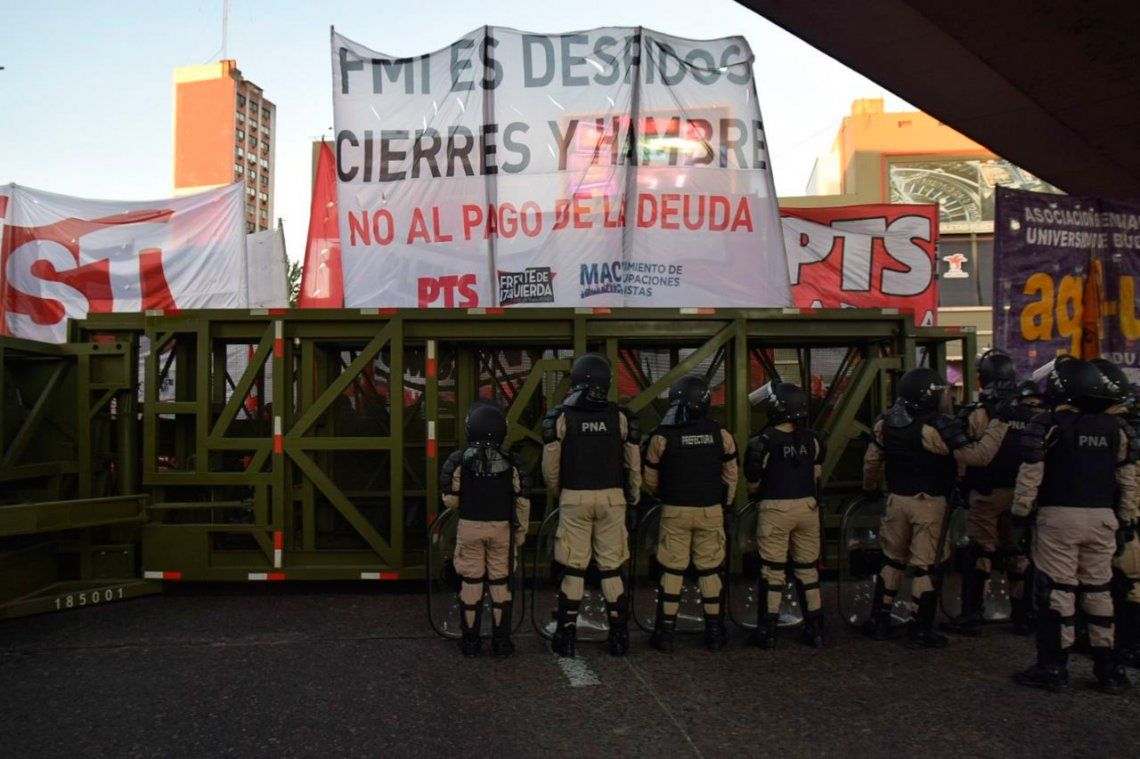 Paro Nacional | La Supervalla, el elemento que usó Prefectura para que manifestantes no subieran al Puente Pueyrredón