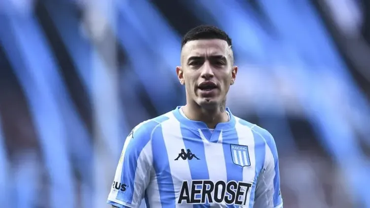 Leonel Miranda, el ex Racing, fue grabado vendiendo oro en Villa Tranquila: Ahora estamos así, renegando.