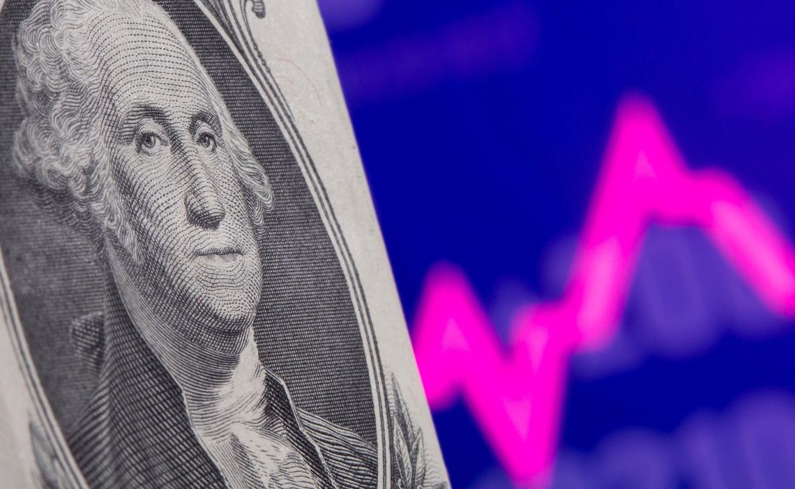 El dólar blue volvió a subir en el inicio de la semana y cotiza por encima de los $1000.
