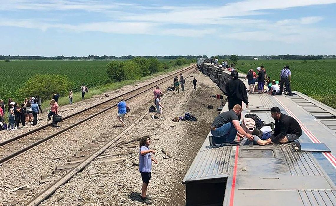 Estados Unidos: al menos tres muertos tras descarrilar tren.