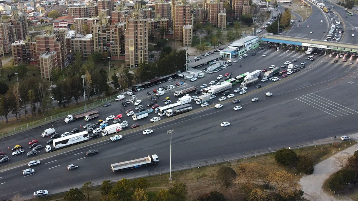 Intercedió Berni y se movieron los camiones en el corte en la autopista Buenos Aires-La Plata.