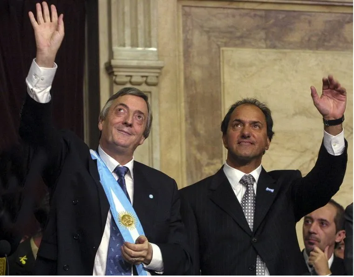 Nestor Kirchner y Daniel Scioli asumieron la presidencia y vicepresidencia de la Argentina el 25 de mayo de 2003.