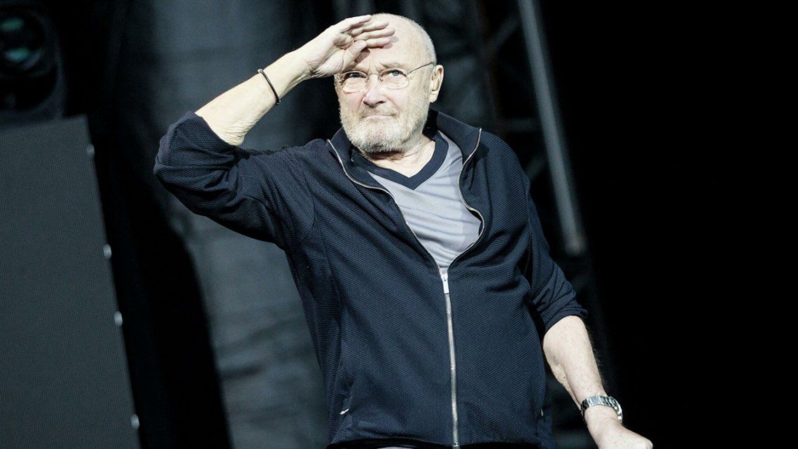 Phil Collins: apenas puede sostener las baquetas.