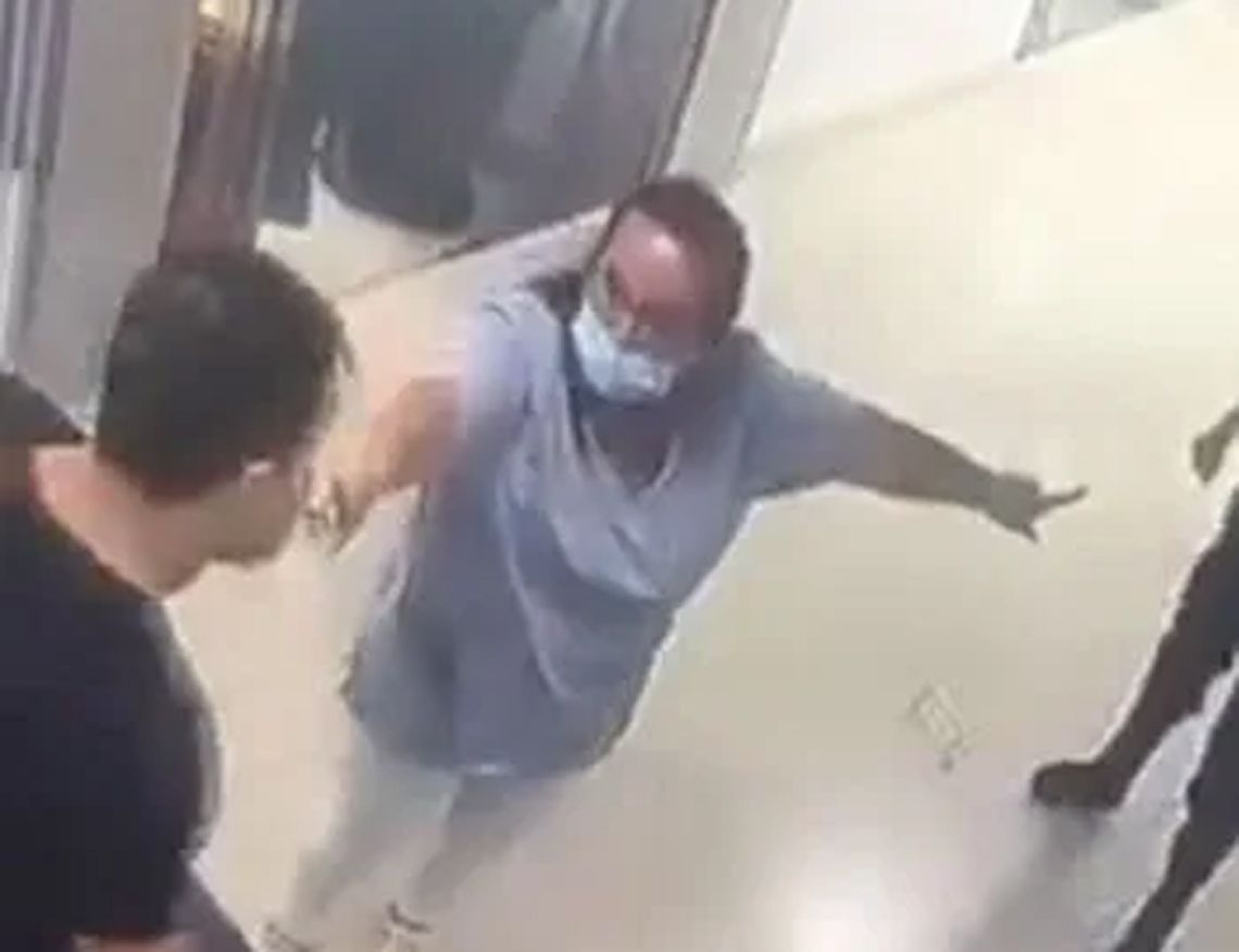 Inusual pelea en un hospital. 