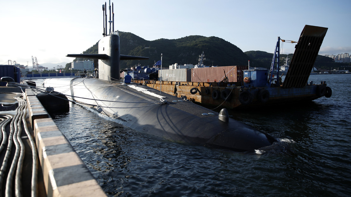 E el submarino de misiles balísticos de propulsión nuclear de los EE. UU está anclado en el Muelle 1 de la Base Naval de Operaciones de Busan, Corea del Sur