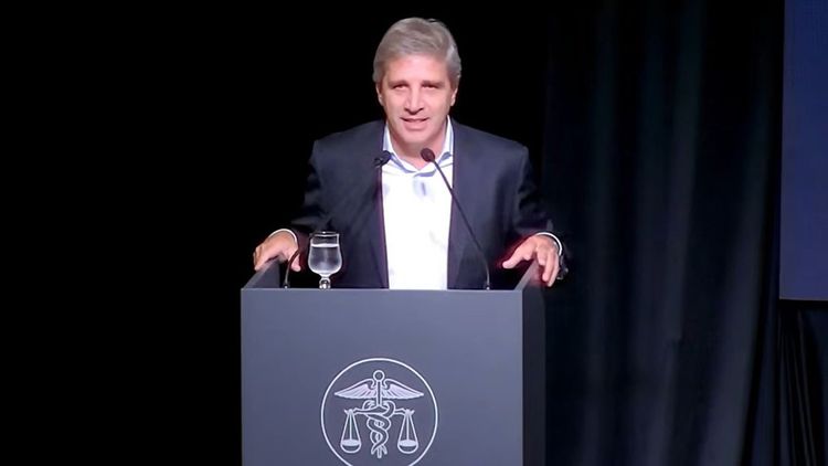 El ministro de Economía, Luis Caputo habló ante empresarios en la Bolsa de Comercio de Rosario.