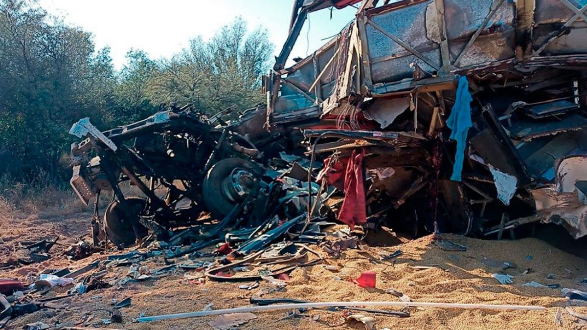 Santiago del Estero 6 muertos en un choque frontal entre un camión y