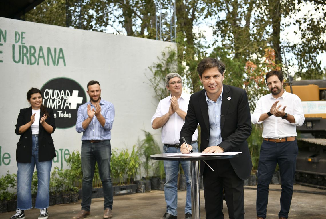 Kicillof busca cerrar 81 basurales a cielo abierto en la Provincia de Buenos Aires
