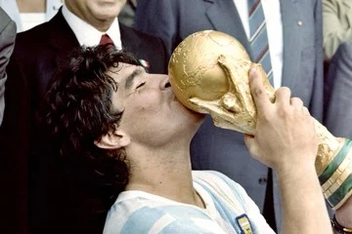 Maradona presente como siempre.