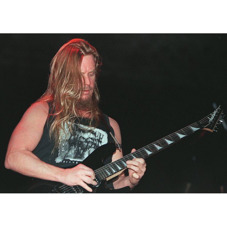 Murió Jeff Hanneman, guitarrista de Slayer