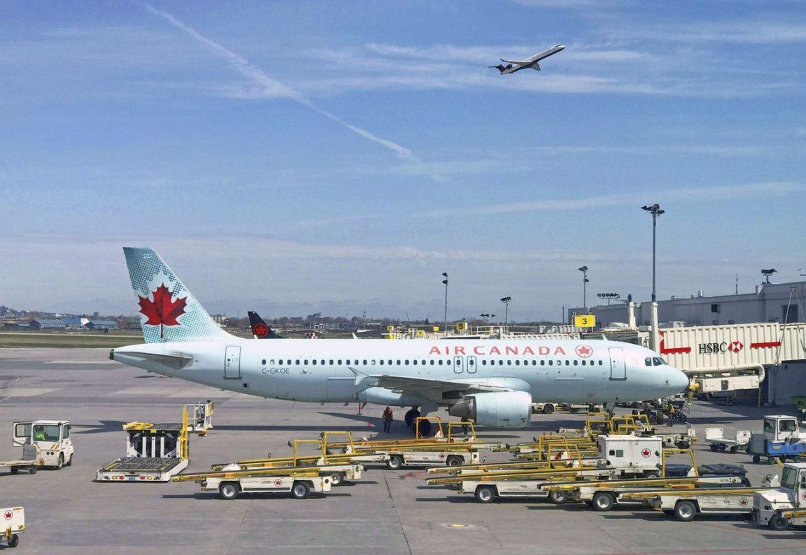 Pasajera de Air Canada se quedó dormida y se despertó abandonada en el avión