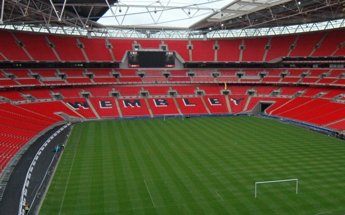 Los ingleses quieren que la final de la Champions League se juegue en Wembley