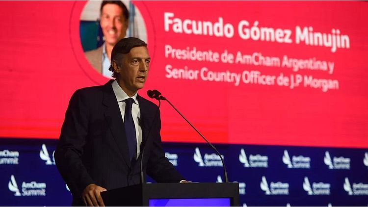 “Un sistema tributario, más equitativo, previsible y eficiente es clave para fomentar la inversión, la productividad y la creación de empleo”, insistió Gómez Minujin.