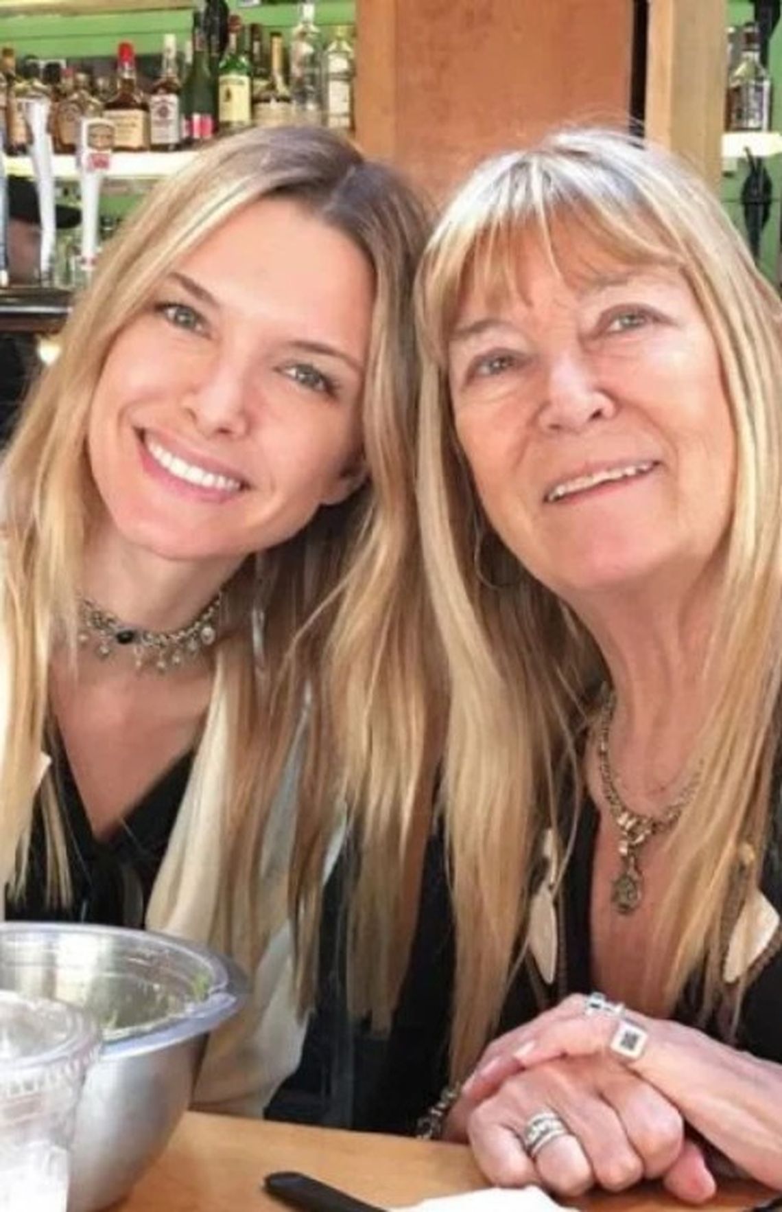 Sofía con su mamá, María Cristina Guerrero. 