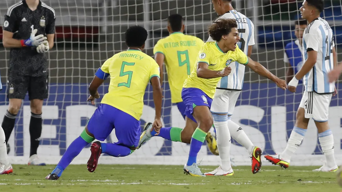 La Selección de Brasil le ganó 3-1 a la Selección argentina y lo complicó en el Sudamericano Sub 20.