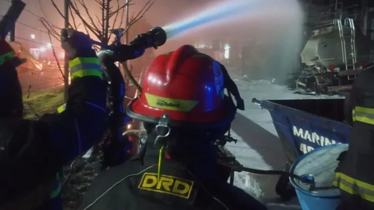 El fuego en el Parque Industrial de Pilar habría comenzado en un camión cisterna mientras se realizaban tareas de descarga de combustible.&nbsp;