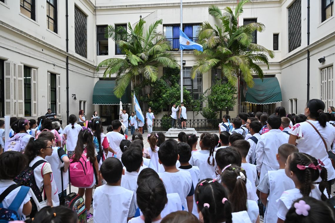 Comienzo de clases. En la primaria se vuelven a corregir los errores de ortografía.