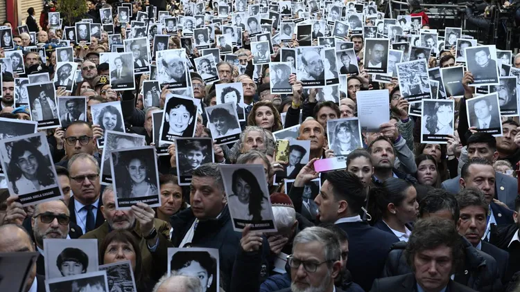 “La impunidad sigue; el terrorismo también” será el lema de la jornada, organizada en conjunto por la AMIA, la DAIA y los familiares de las víctimas.