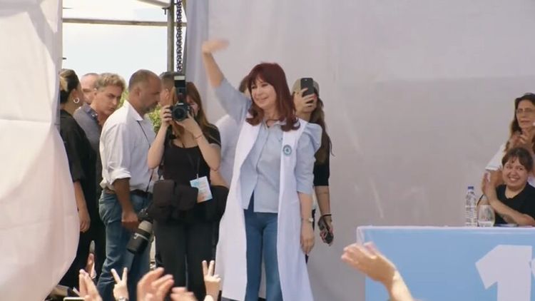 Después del acto en Santiago del Estero, Cristina Kirchner se presentó en Rosario.