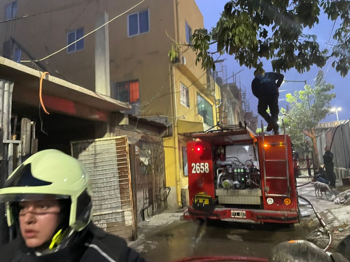 Un incendio afectó a una vivienda del Barrio 31 de Retiro.