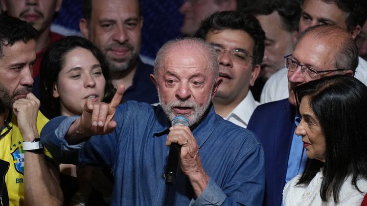 Lula apuntó contra las plataformas digitales.