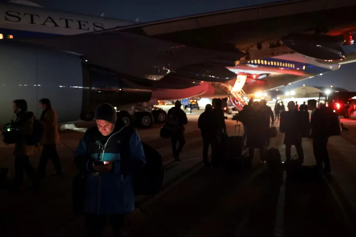 El avi&oacute;n presidencial de Donald Trump tuvo que regresar a la base de Washington por precauci&oacute;n.