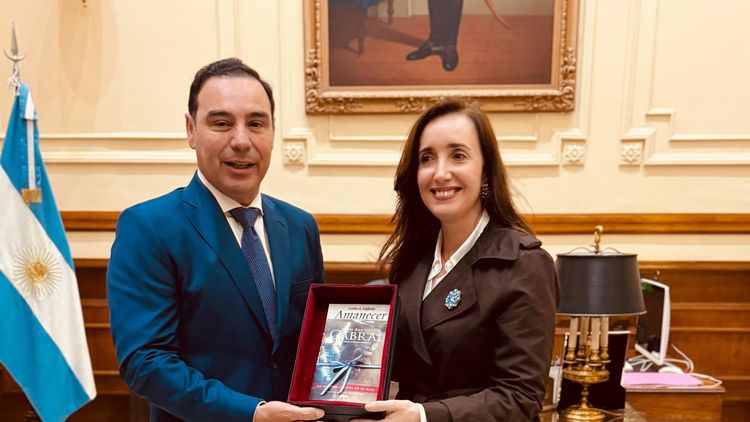 La vicepresidenta de la Nación, Victoria Villarruel, viajó a la provincia de Corrientes, donde compartió una jornada institucional junto al gobernador radical Gustavo Valdés.