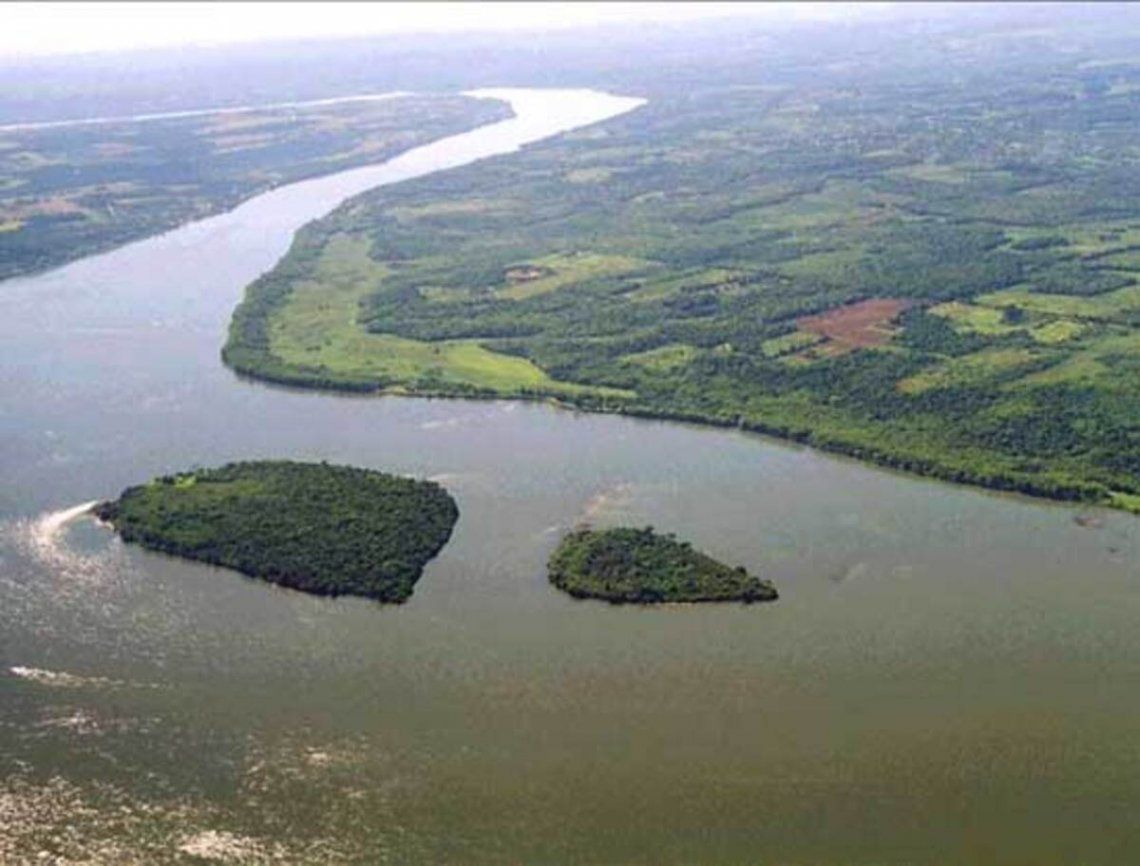 Buscan a 4 jóvenes que desaparecieron en el Río Paraná