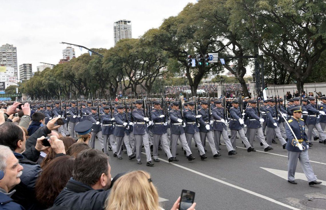 Suspendieron el desfile militar del 9 de julio por conflicto con salarios en las FFAA