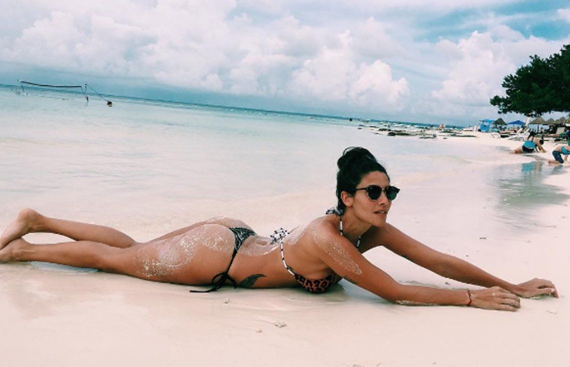 Bikini sensual y cola milanesa: las calientes vacaciones de Ivana Nadal