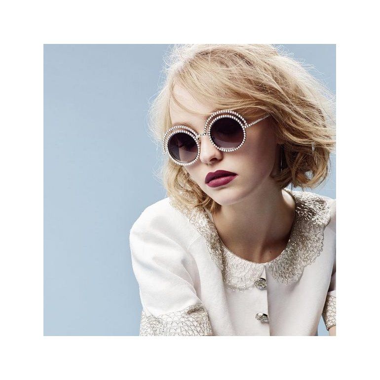 La hija de Johnny Deep es el rostro de Chanel y preocupa a su papá