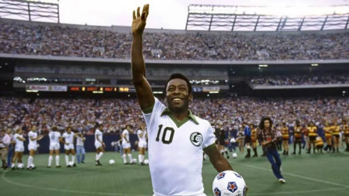 Infantino reveló que FIFA buscará inmortalizar a Pelé en estadios de todo el mundo.