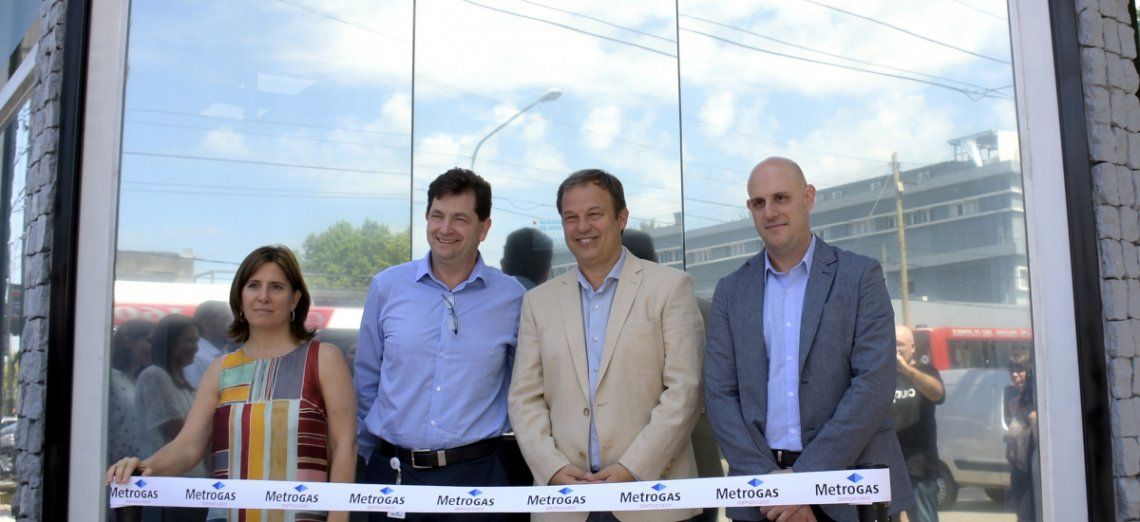 Se inauguró oficialmente la oficina de Metrogas en Burzaco