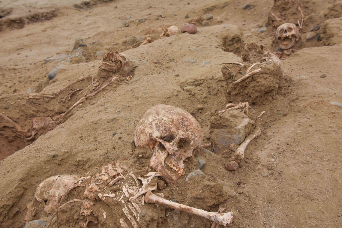 Perú: descubren un entierro con 76 niños sacrificados durante la época prehispánica