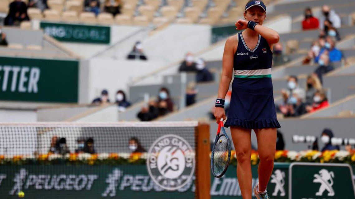 La argentina Podoroska no pudo ante Swiatek y quedó afuera de Roland Garros.