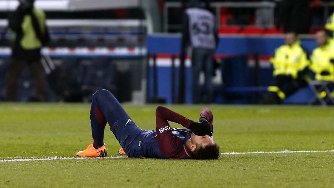 Neymar tiene que ser operado y estará dos meses sin jugar