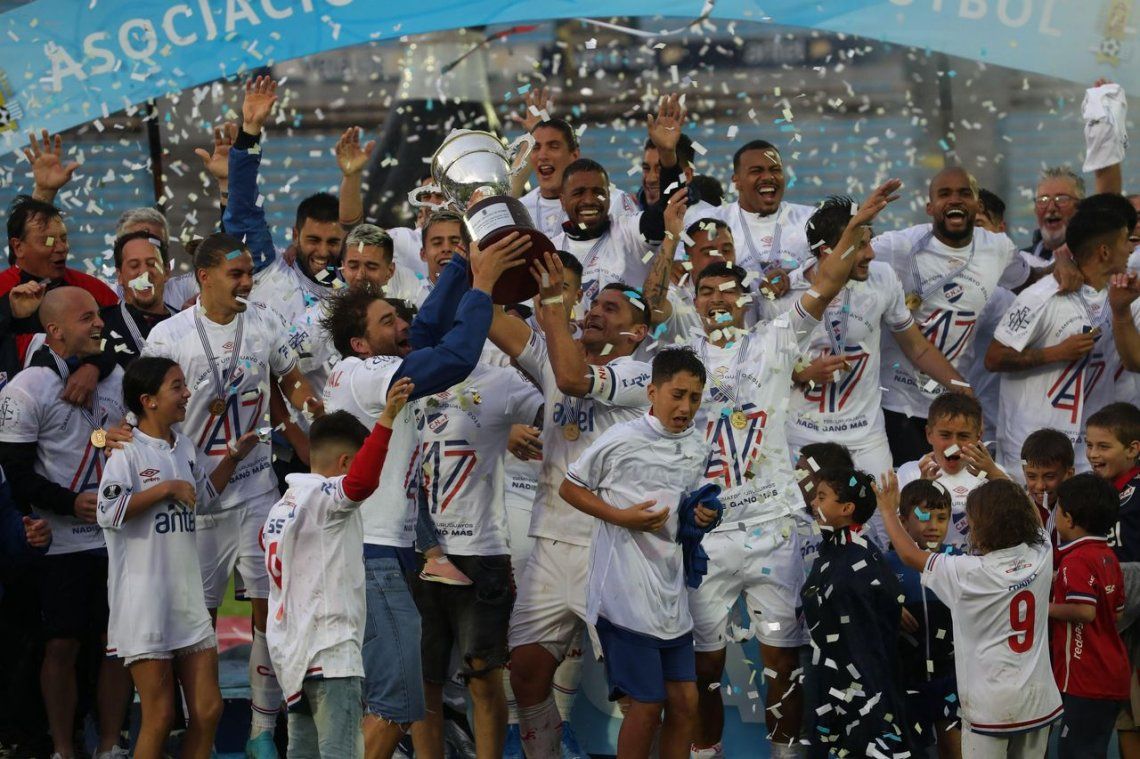 Nacional venció a Peñarol en el clásico y es el nuevo campeón del fútbol uruguayo