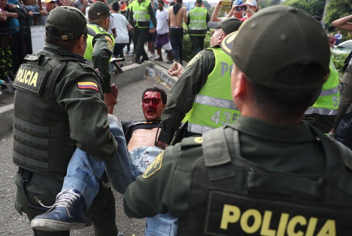 Venezuela: Cinco muertos. cientos de heridos y bloqueo a la ayuda humanitaria a Venezuela