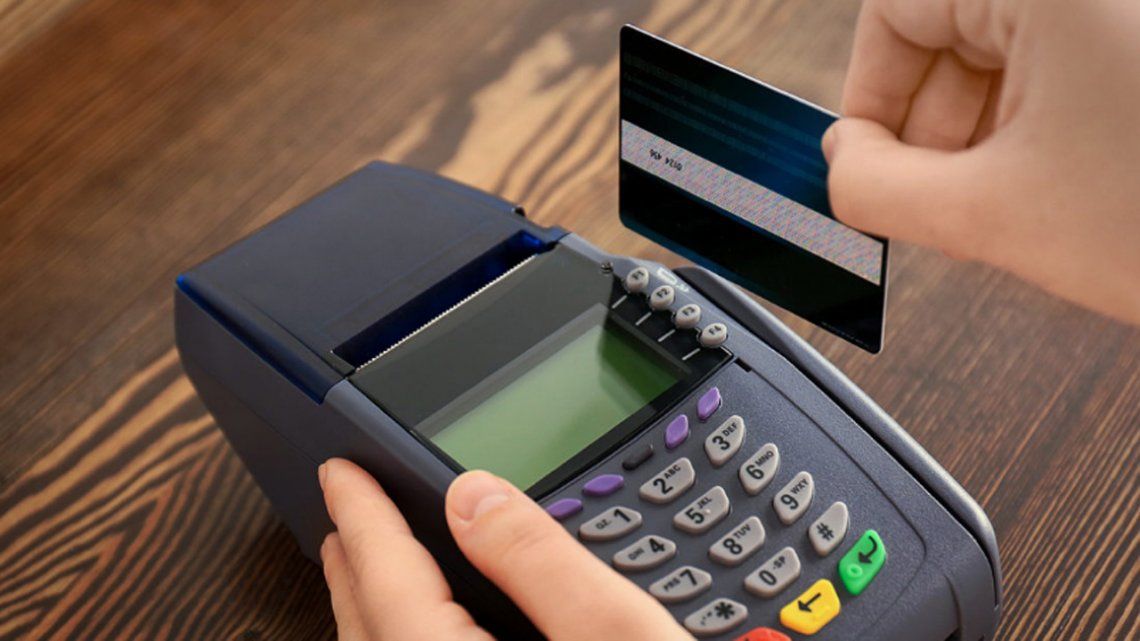 La AFIP aumentó el monto de rientegro para compras con tarjeta de débito.  La AFIP aumentó el monto de rientegro para compras con tarjeta de débito.