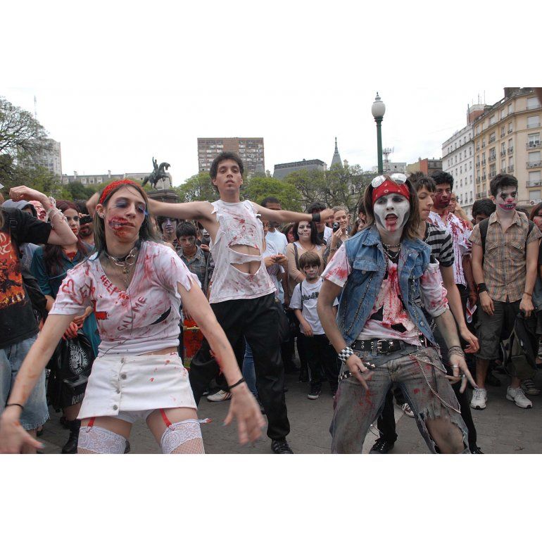 Desfile de zombies por las calles porteñas